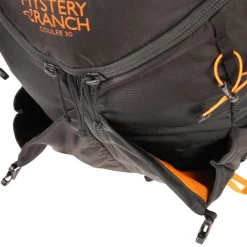 Mystery Ranch Coulee 30 - Men's -Outdoor Camping Shop Coulee 30 112814 black Detail Long Pockets 1030 rsz 93401.1674247940