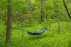 ENO Skyloft Hammock 16 ENO Skyloft Hammock -Outdoor Camping Shop eno skyloft hammock lifestyle 04 grey 46275.1626822827
